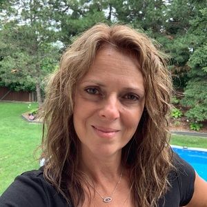 Meet your Posher, Debbie